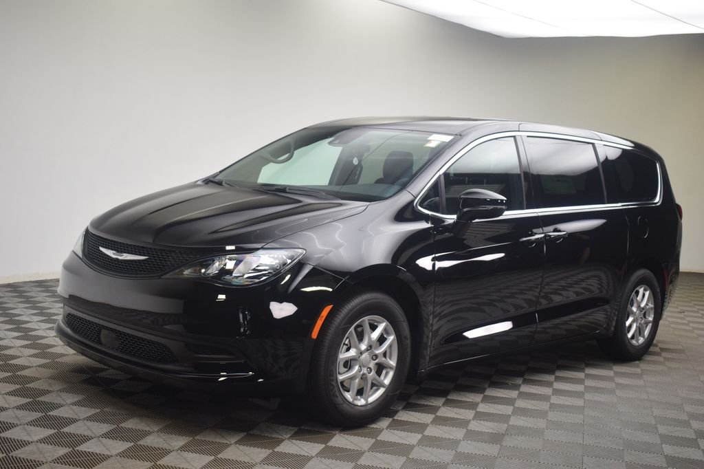 New 2027 Diamond Black Crystal Pearl-Coat Exterior Paint Chrysler LX image 13