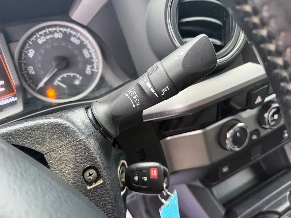 Used 2018 White Toyota SR5 image 37