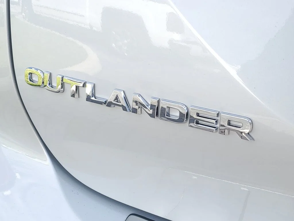 2026 Mitsubishi Outlander ES - Photo 8