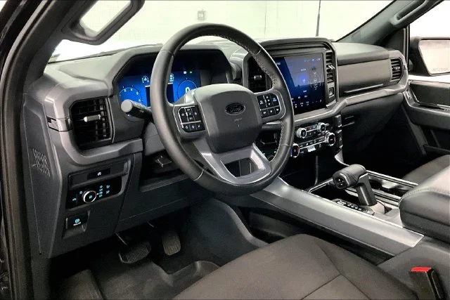 Used 2025 Agate Black Metallic Ford XLT image 15