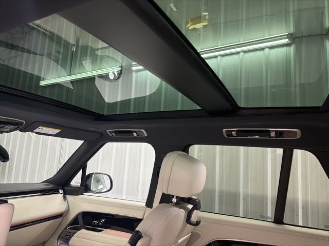 New 2026 Eiger Grey Land Rover SE image 18
