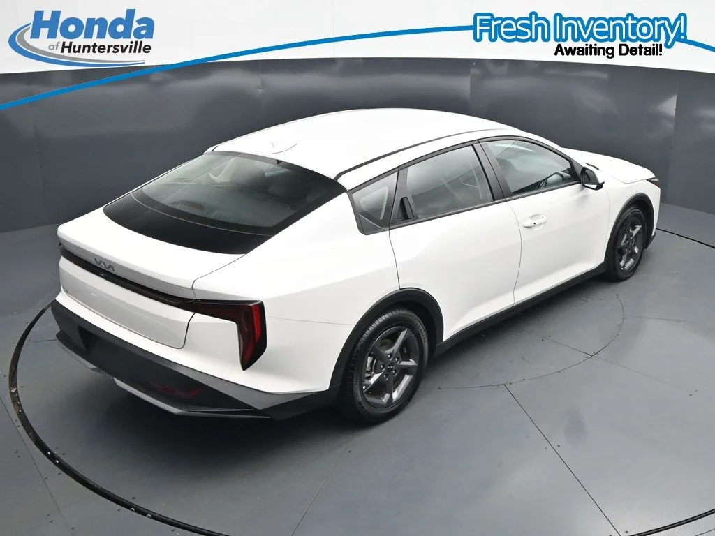 2025 Kia K4 LXS - Photo 23