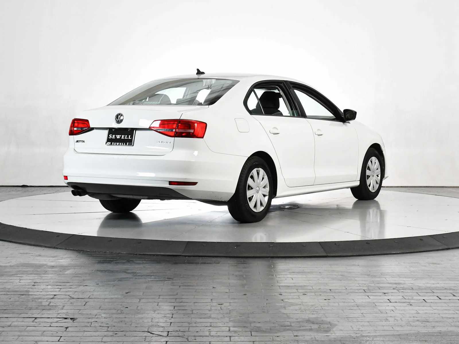 Used 2015 Pure White Volkswagen 2.0L S image 5