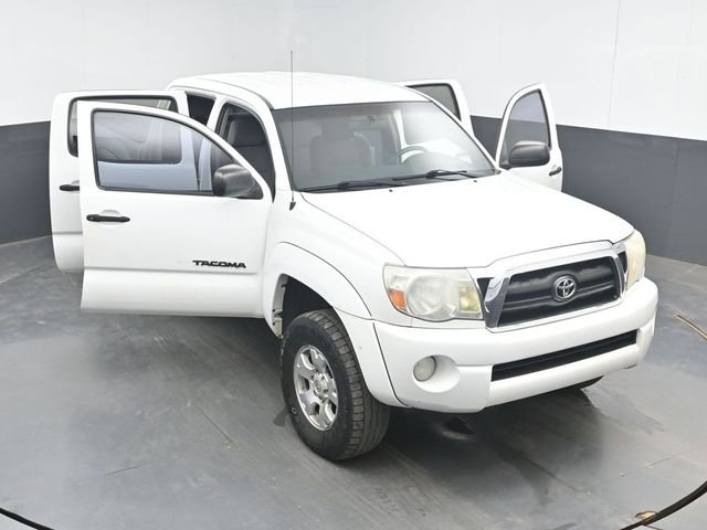 Used 2008 White Toyota Base image 43