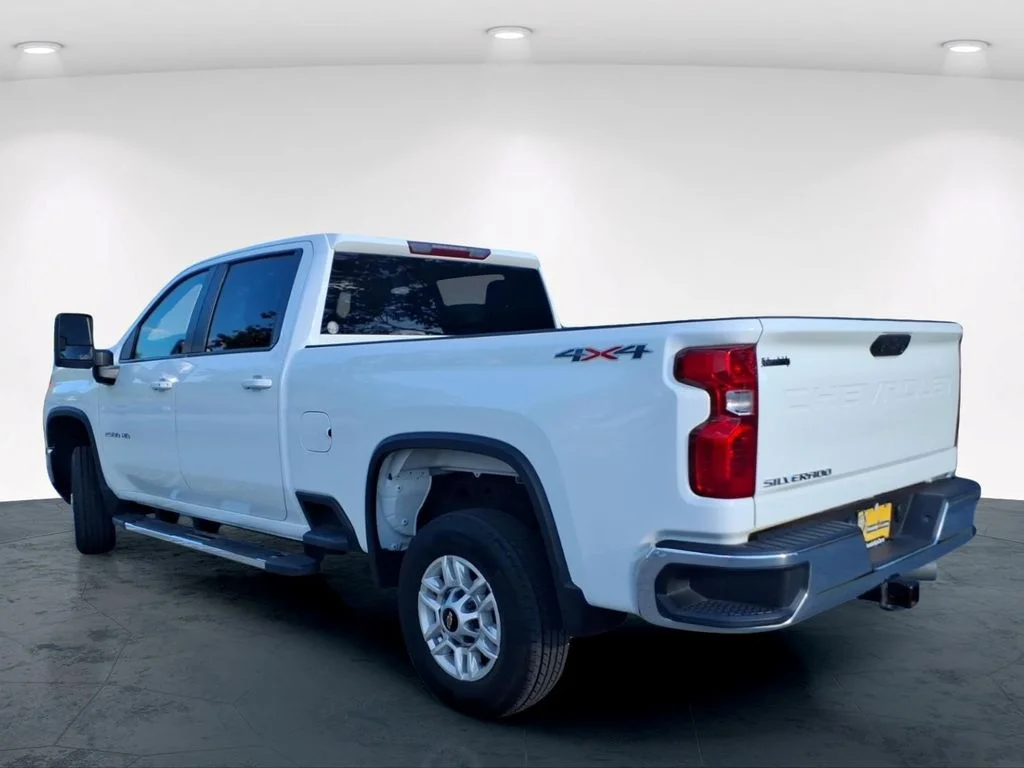 Used 2024 White Chevrolet LT image 11