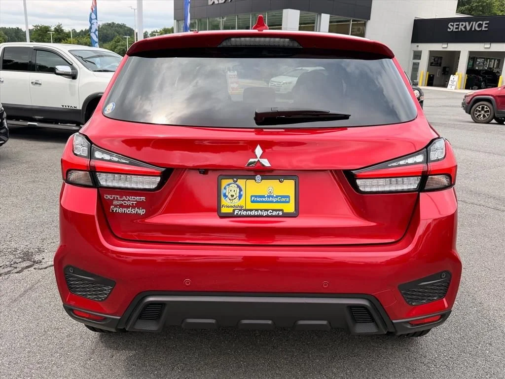 Used 2023 Red Mitsubishi  image 11