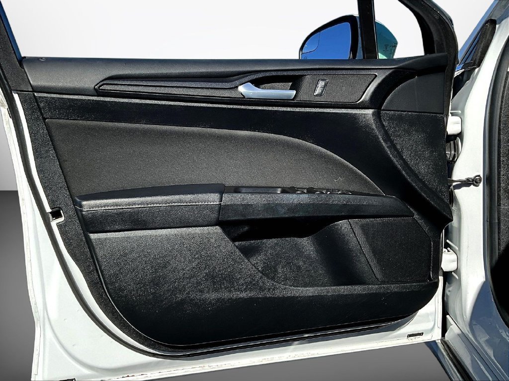 Used 2018 White Ford SE image 22