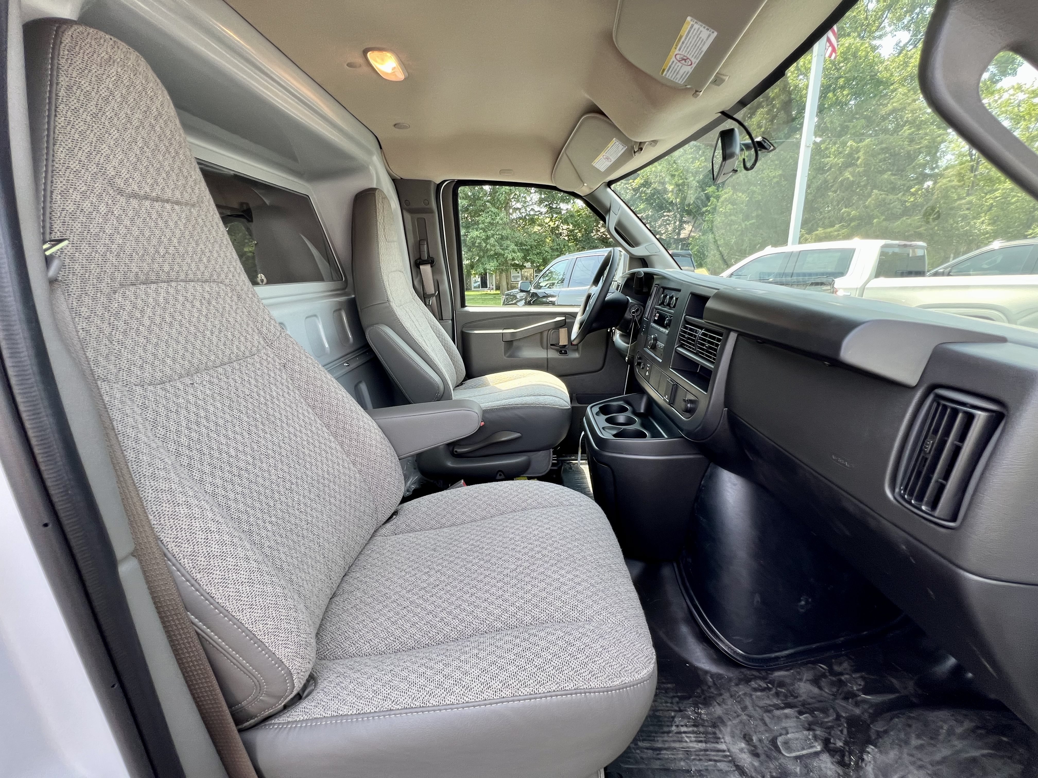 New 2026 Summit White GMC Work Van image 26