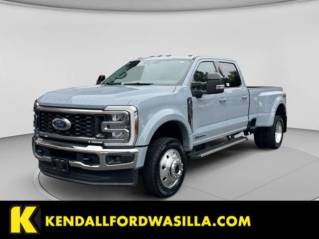 Used 2025  Ford Lariat image 1