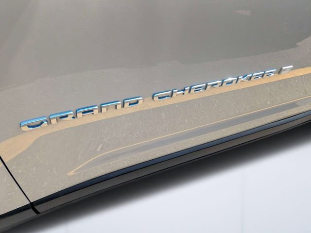Used 2024 Silver Jeep 4xe image 7