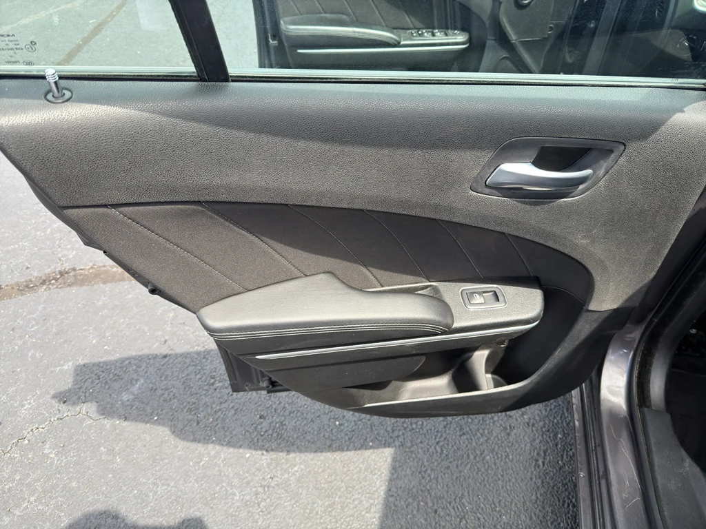 Used 2022 Granite Pearlcoat Dodge SXT image 19