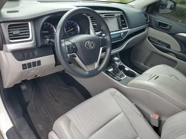 Used 2016 Blizzard Pearl Toyota LE Plus image 6