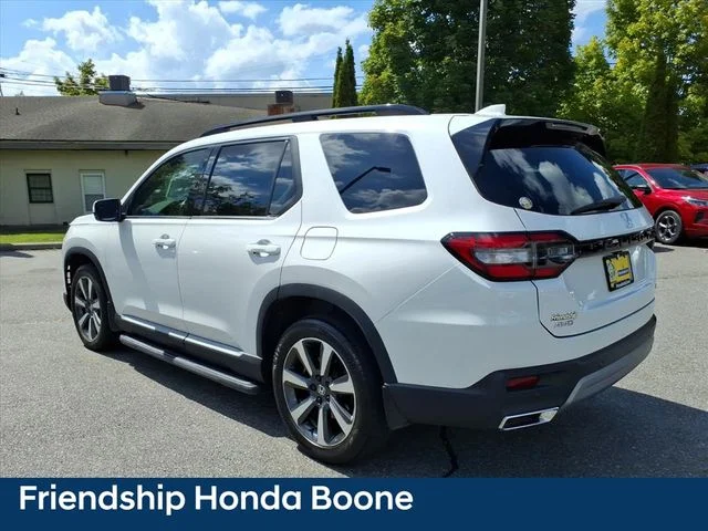 Used 2025 White Honda Touring image 7