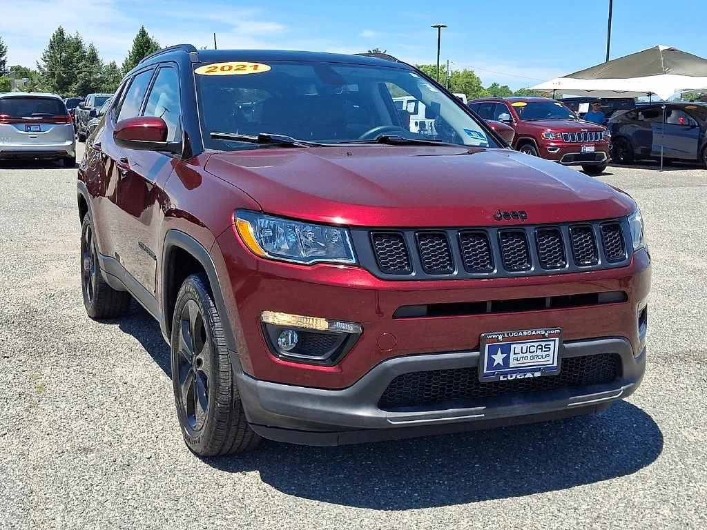 Used 2021 Velvet Red Pearlcoat Jeep Altitude image 2