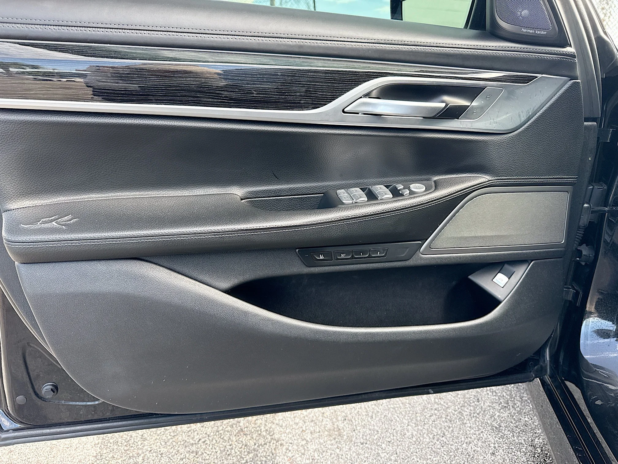 Used 2019 Black Sapphire Metallic BMW 740i image 22