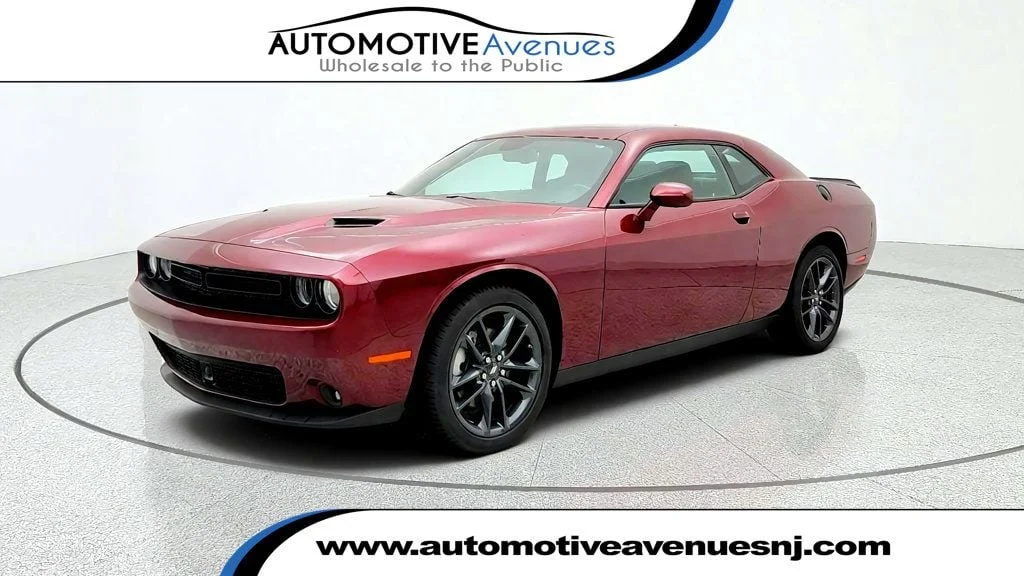 Used 2023 Octane Red Pearlcoat Dodge SXT AWD image 1