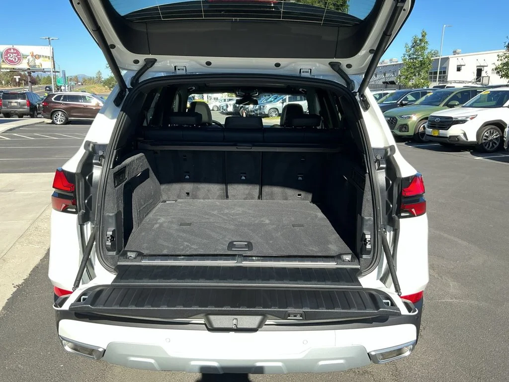 New 2026 White BMW xDrive50e image 23