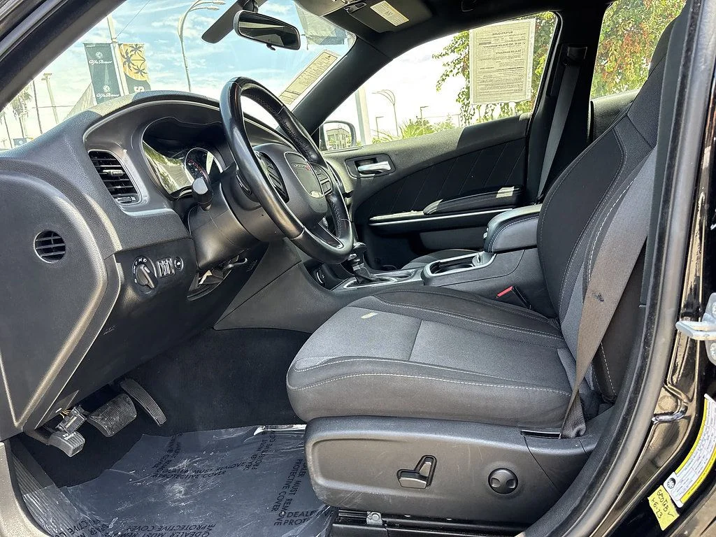 Used 2022 Black Dodge SXT image 12