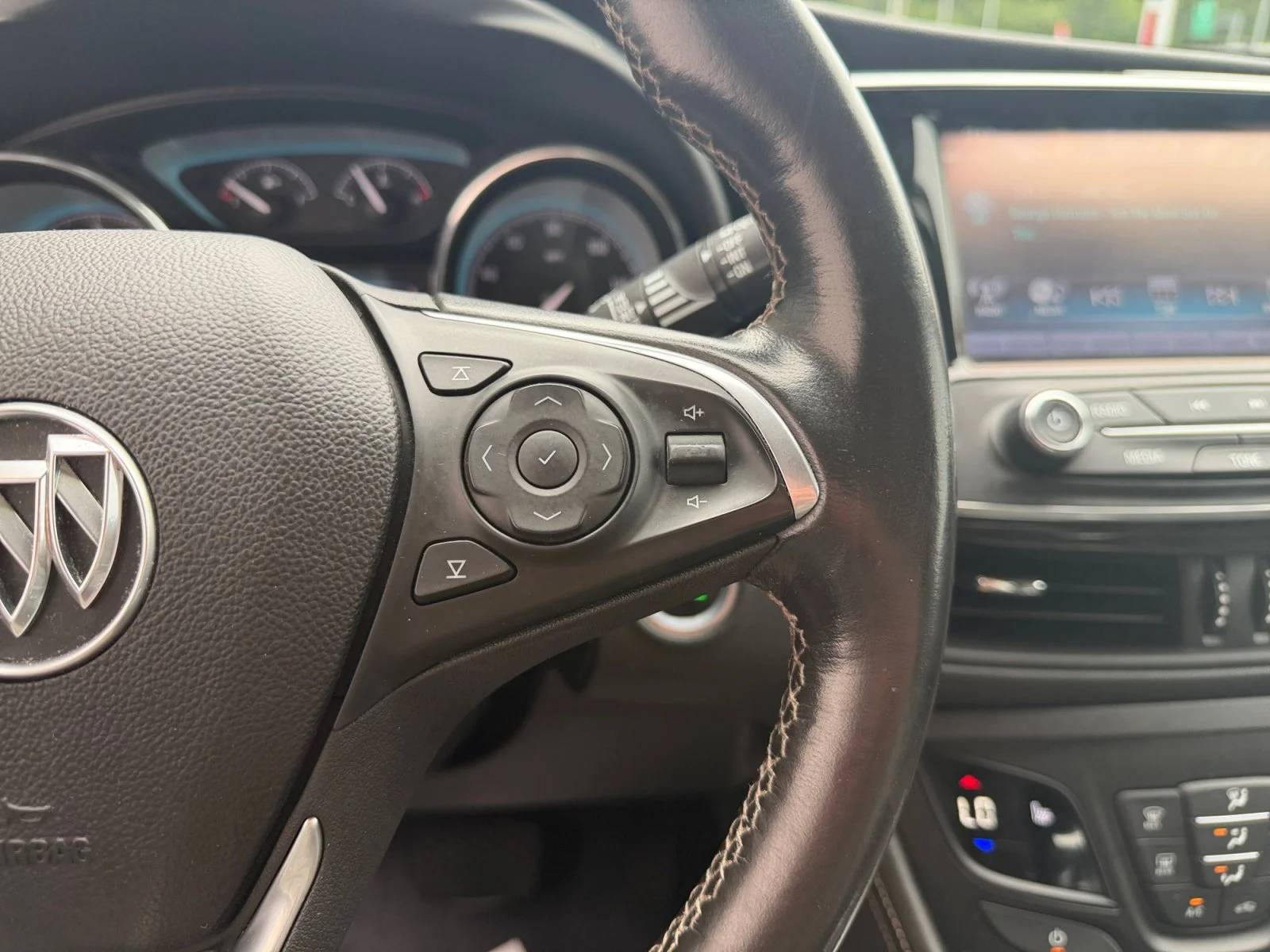 Used 2017 Summit White Buick Essence image 12