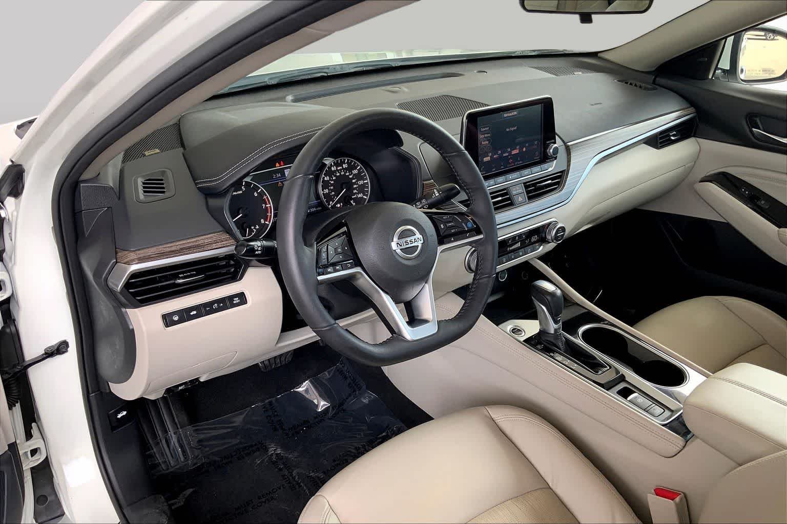 Used 2022 Pearl White Tricoat Nissan 2.5 SL image 18
