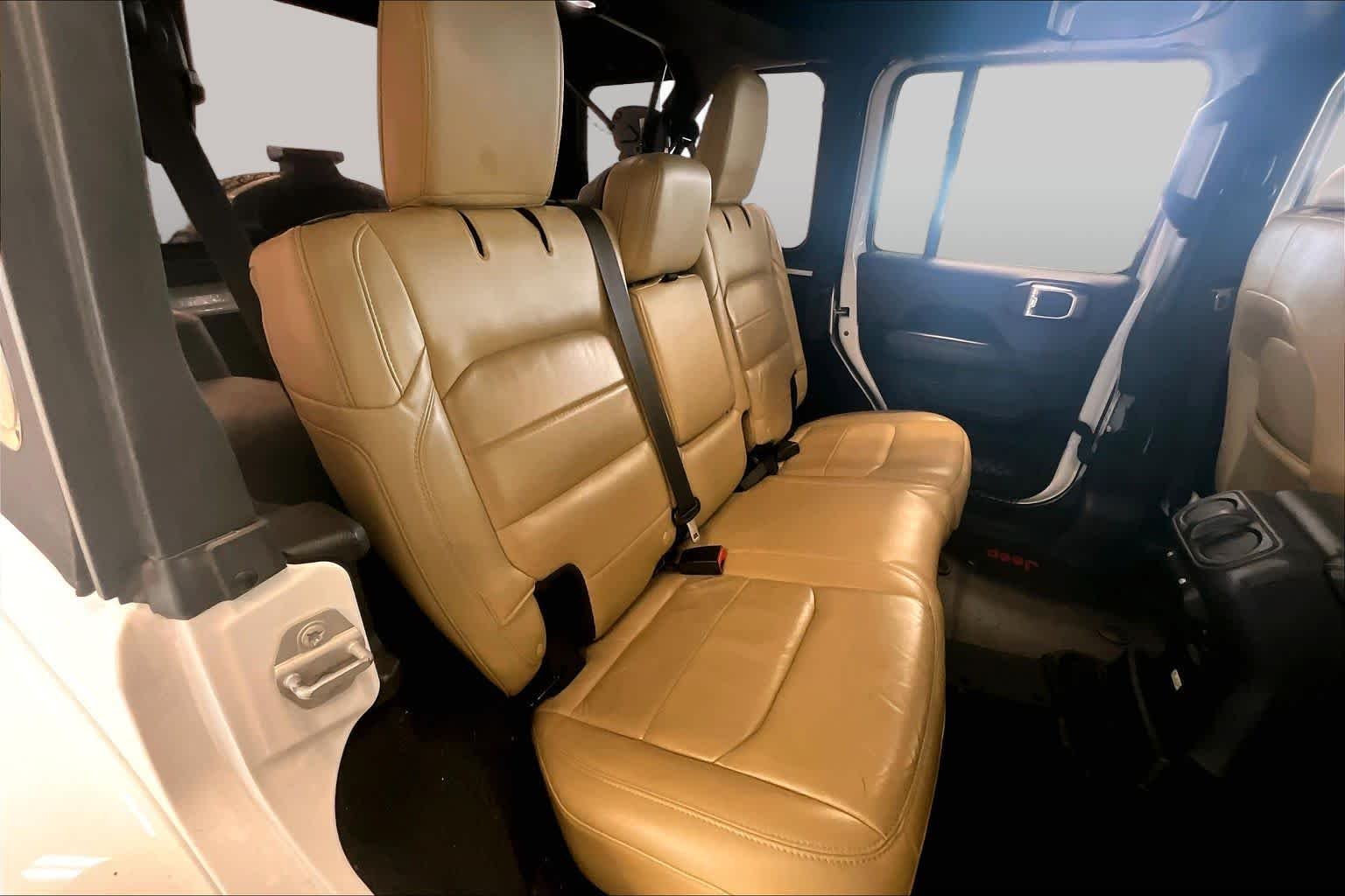 Used 2018 Bright White Clearcoat Jeep Sahara image 18