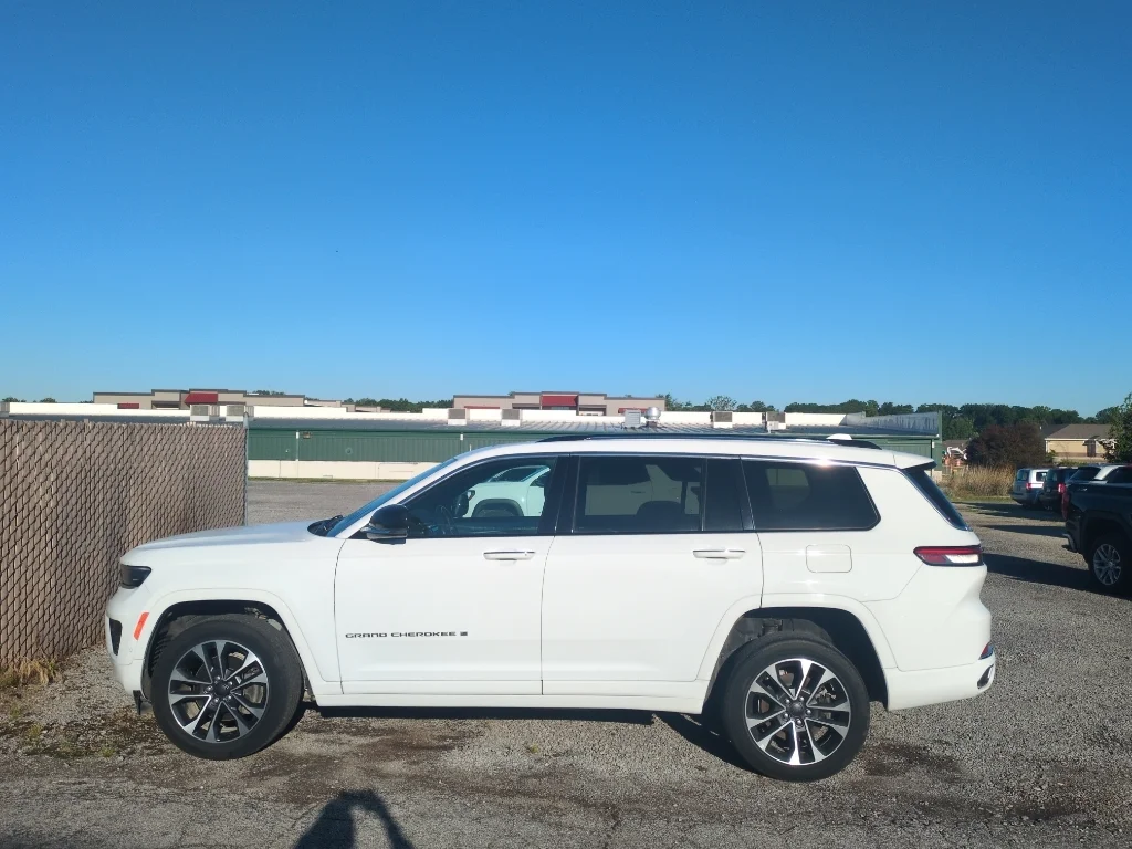 Used 2021 Bright White Clearcoat Jeep Overland image 9