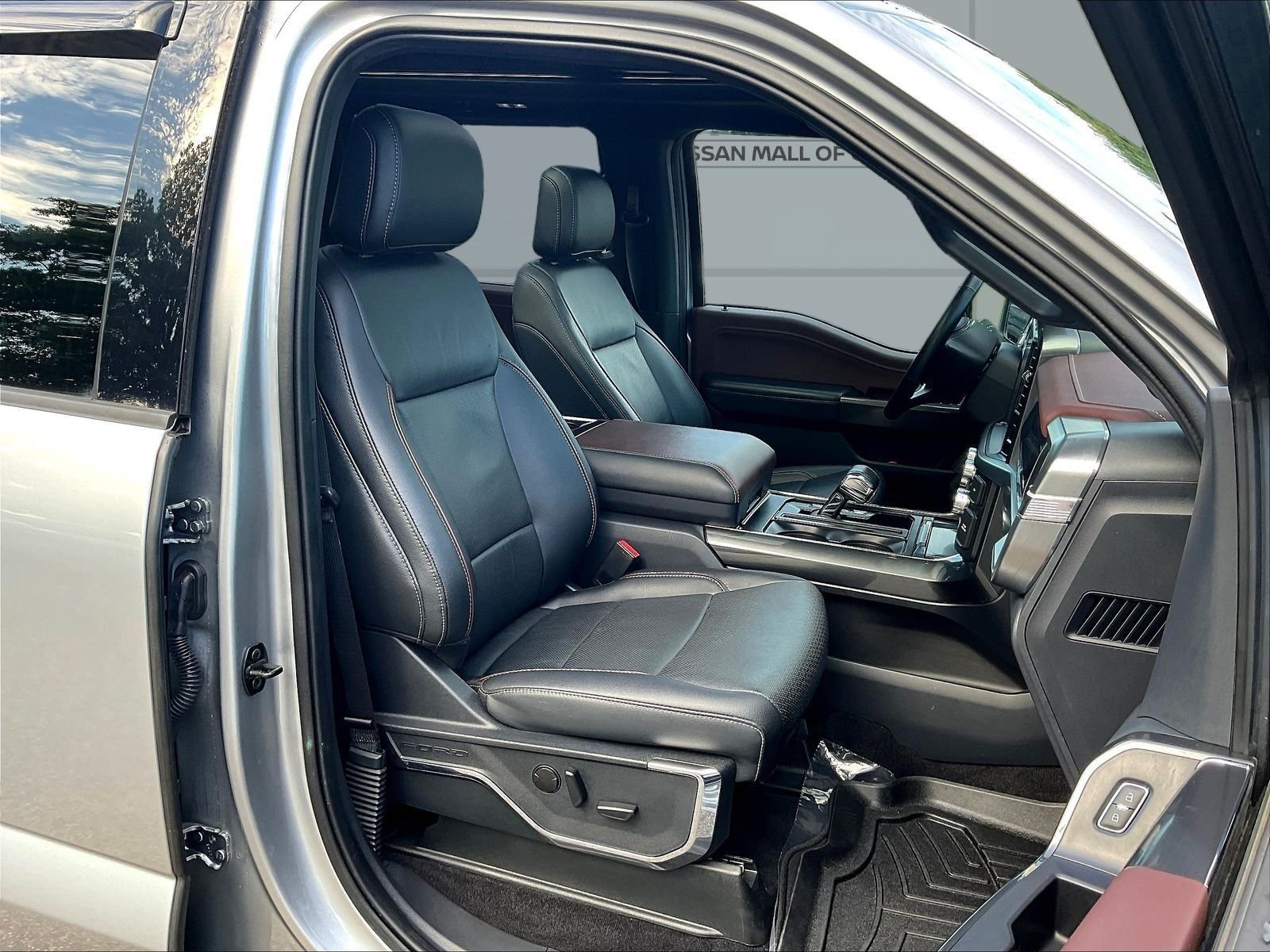 Used 2022 Silver Ford Lariat image 31