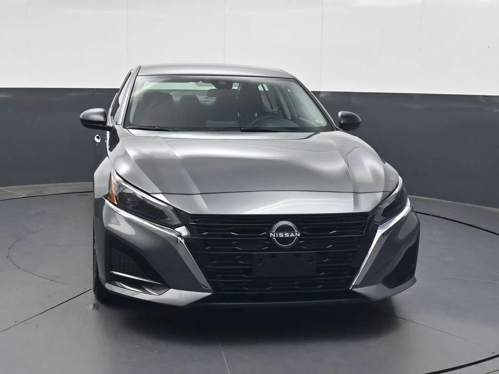 Used 2025 Gray Nissan 2.5 SV image 13