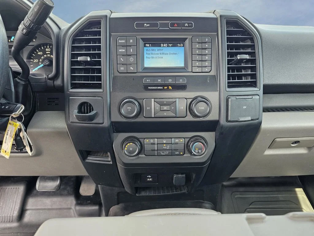 Used 2020 Oxford White Ford XL image 23
