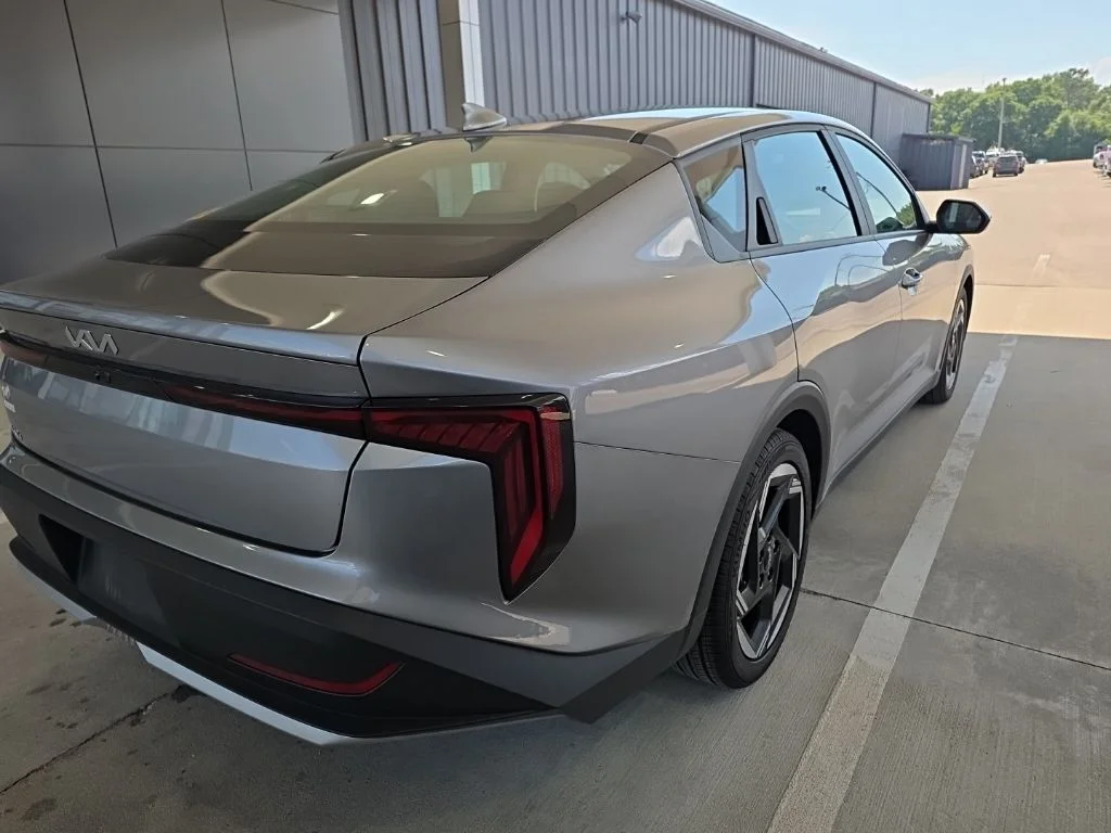 Used 2025 Gray Kia EX image 5
