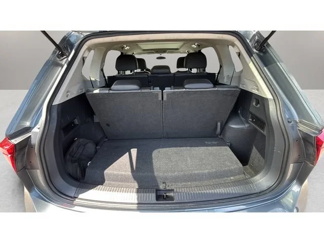 Used 2020  Volkswagen SE image 32