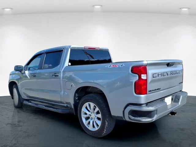 Used 2023 Gray Chevrolet Custom image 12