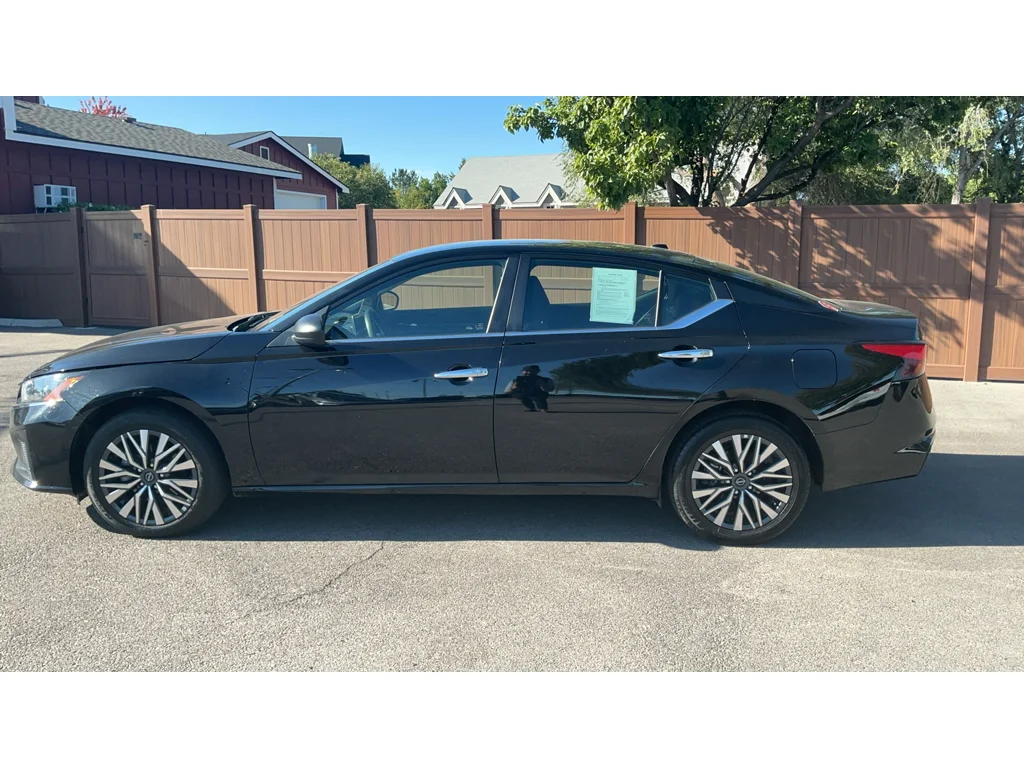 Used 2025 Super Black Nissan SV image 8