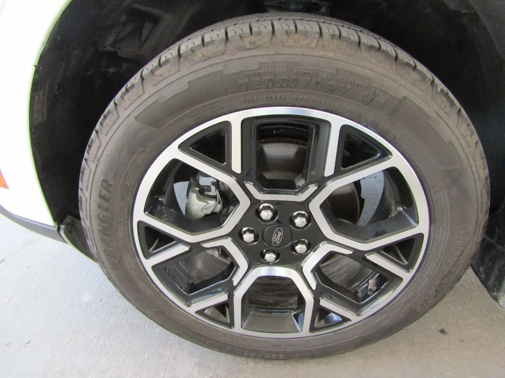Used 2025 White Ford Lariat image 32