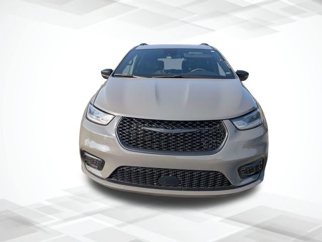 Used 2025 White Chrysler Limited image 2