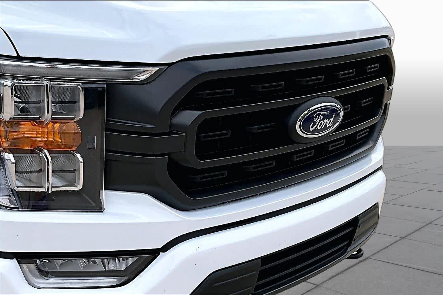 Used 2023 Oxford White Ford XLT image 27