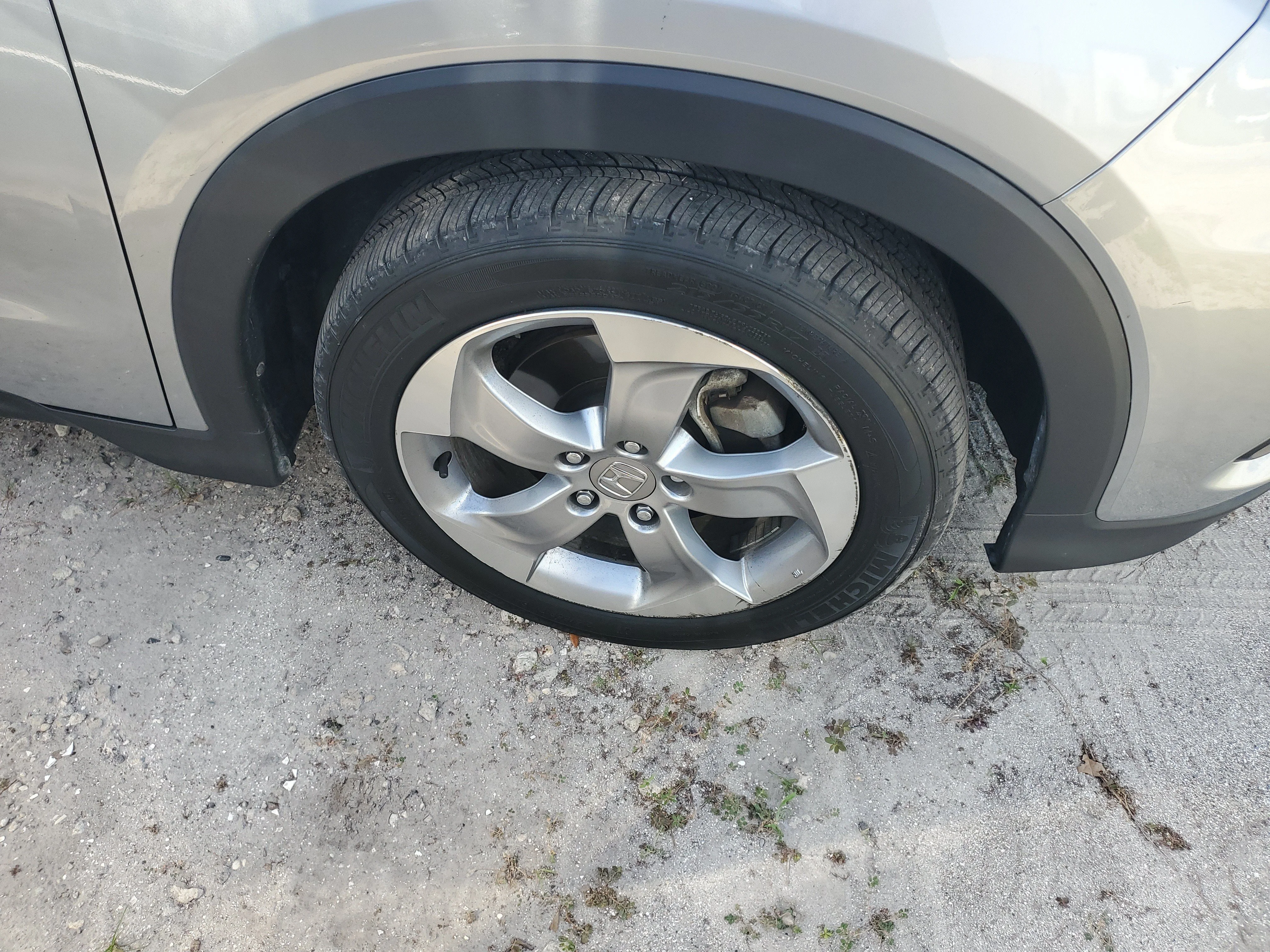 Used 2019 Silver Honda LX image 1