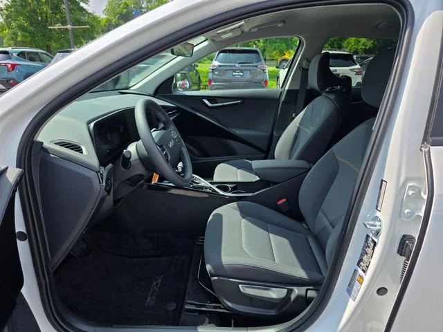 New 2026 Snow White Pearl Kia LX image 16