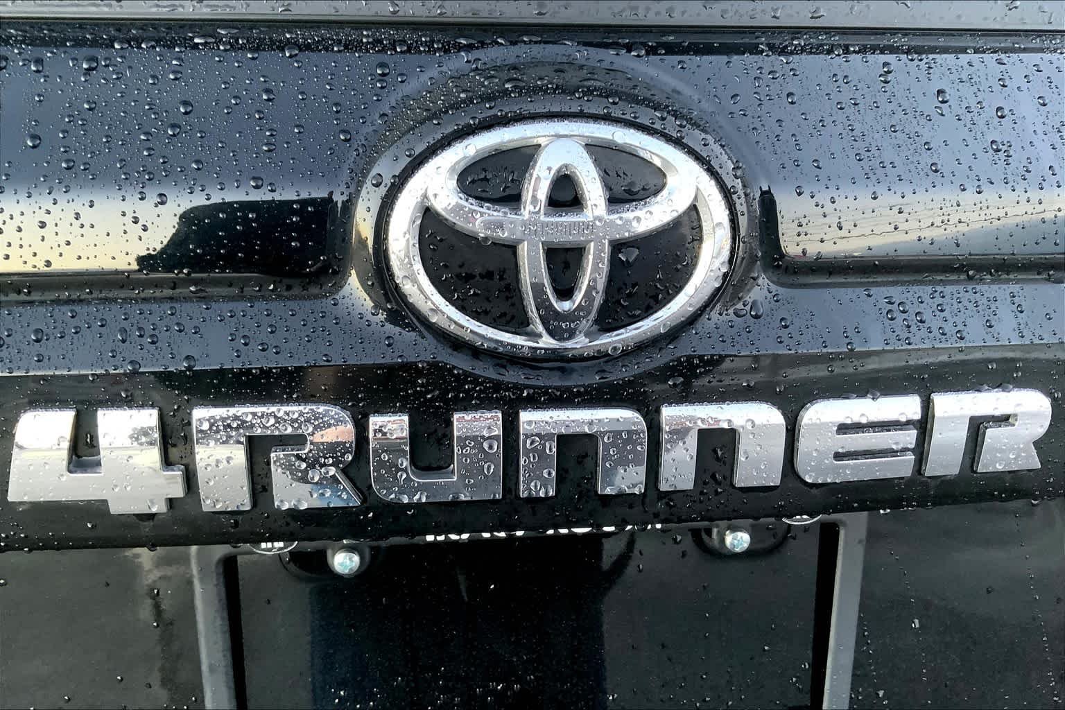 Used 2021 Midnight Black Metallic Toyota SR5 Premium image 33