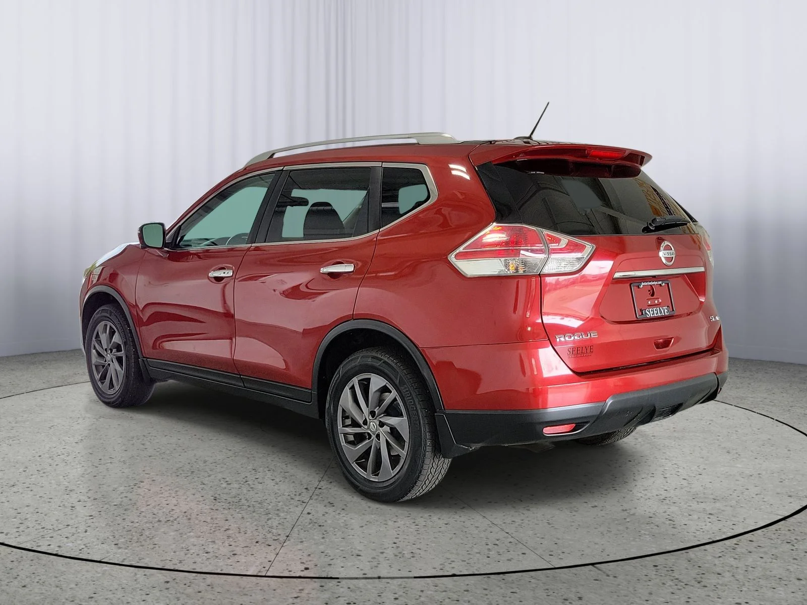Used 2016 Red Nissan SL image 3