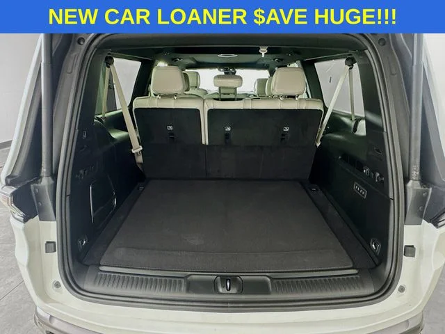 New 2026 Bright White Clear-Coat Exterior Paint Jeep Grand Wagoneer image 27