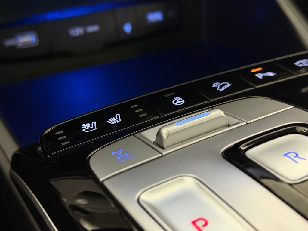 Used 2022  Hyundai Limited image 21