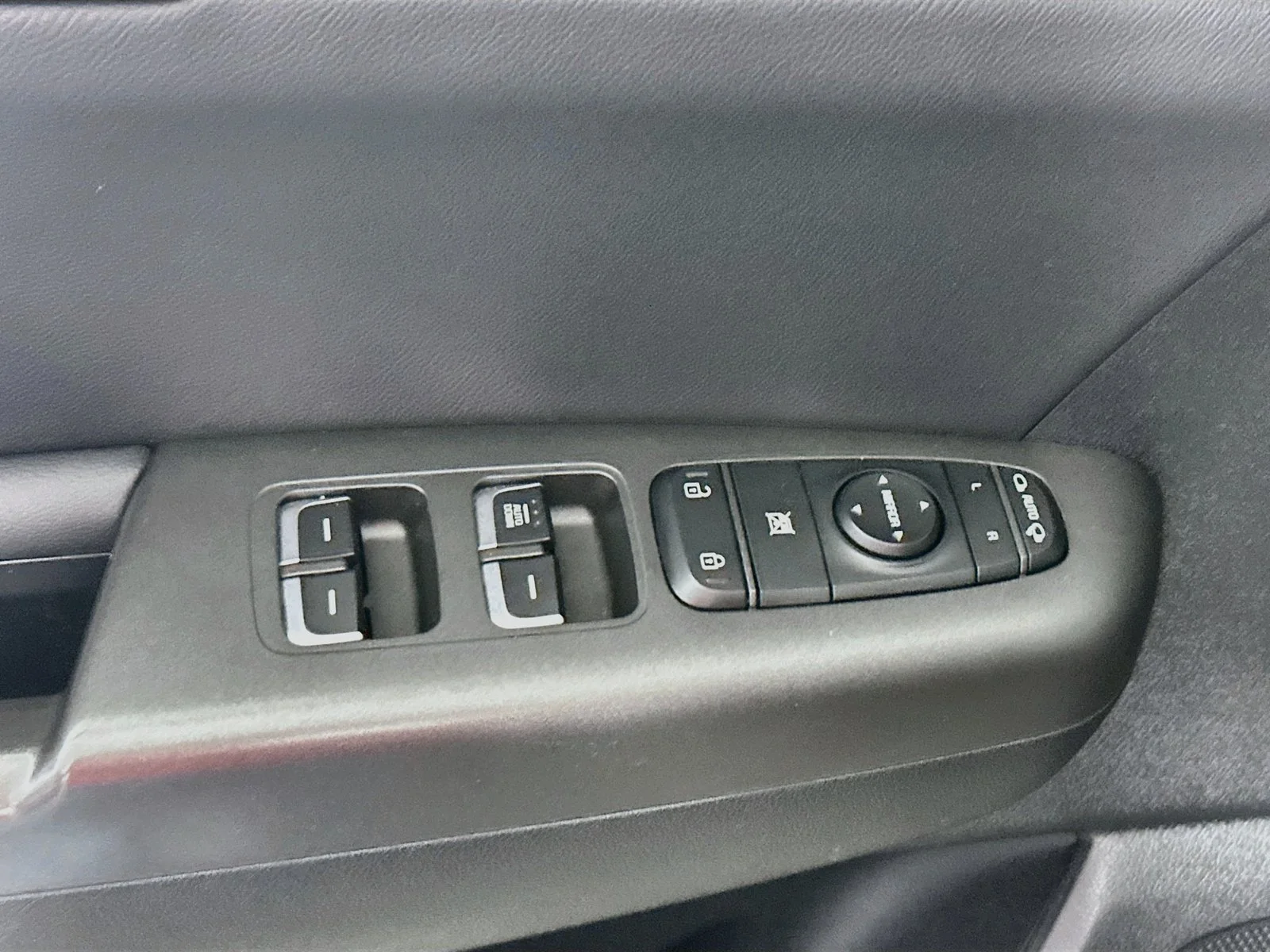 Used 2020 Black Cherry Pearl Kia S image 17