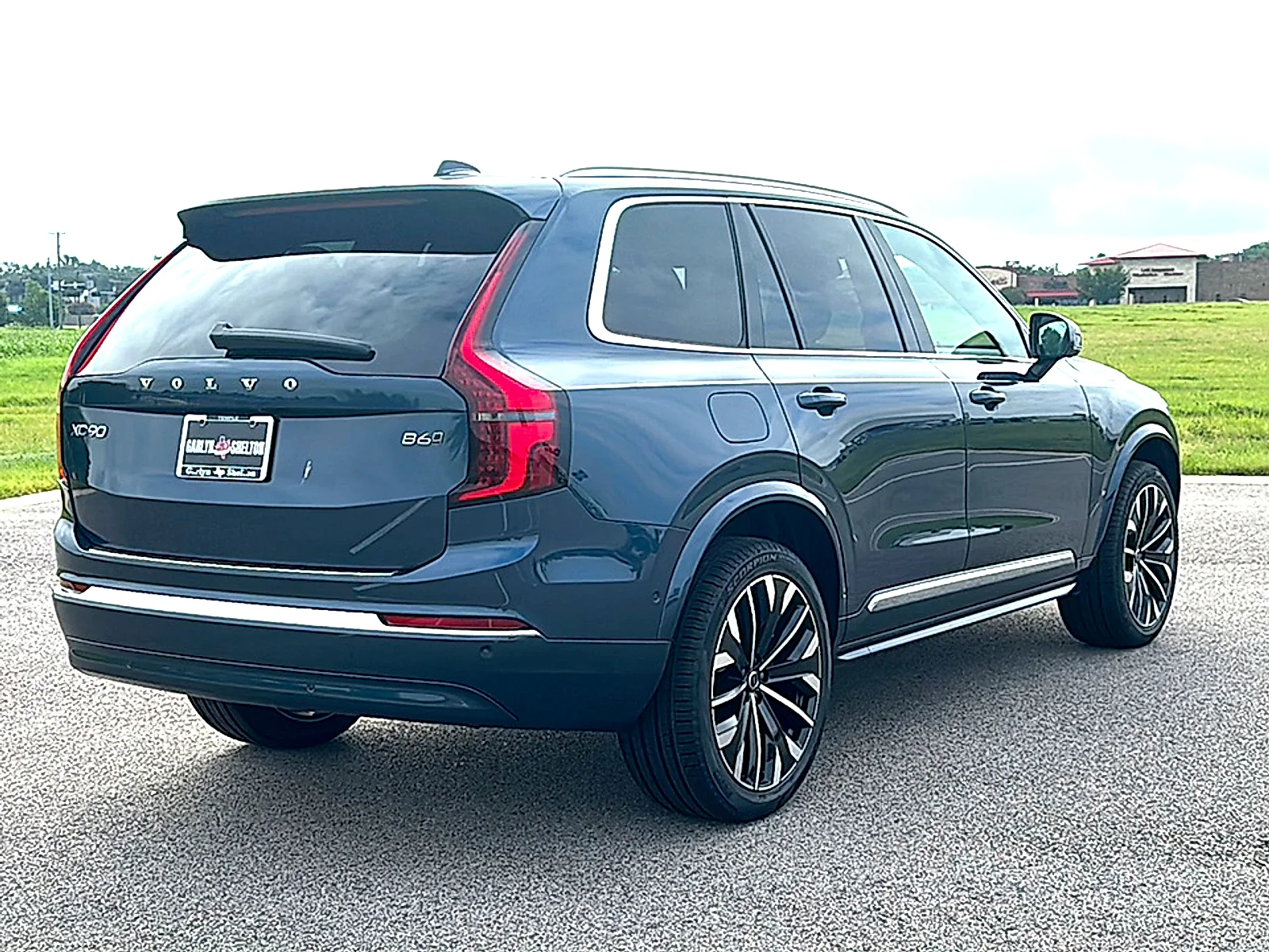 2026 Volvo XC90 Plus - Photo 8