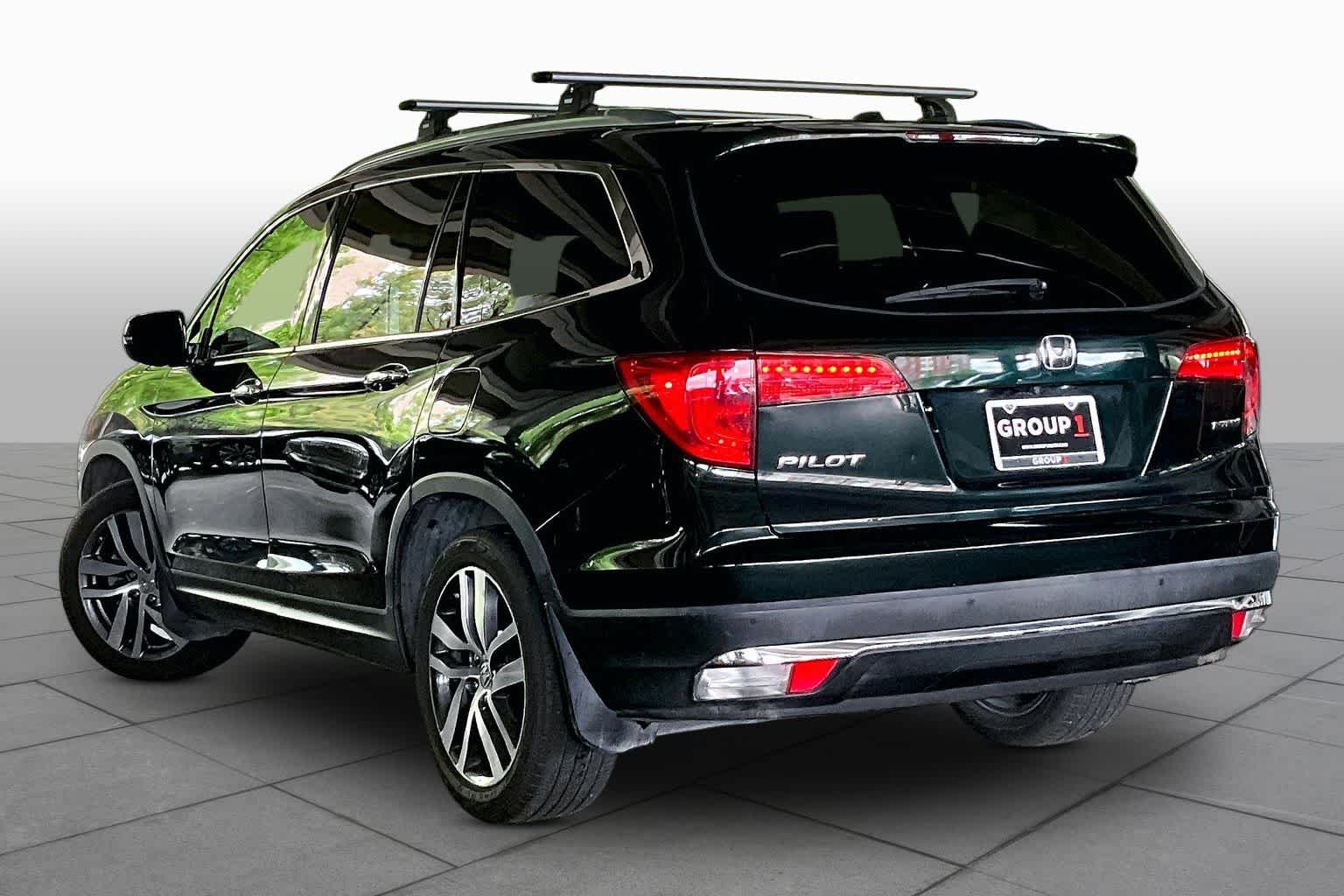 Used 2016 Black Forest Pearl Honda Touring image 11