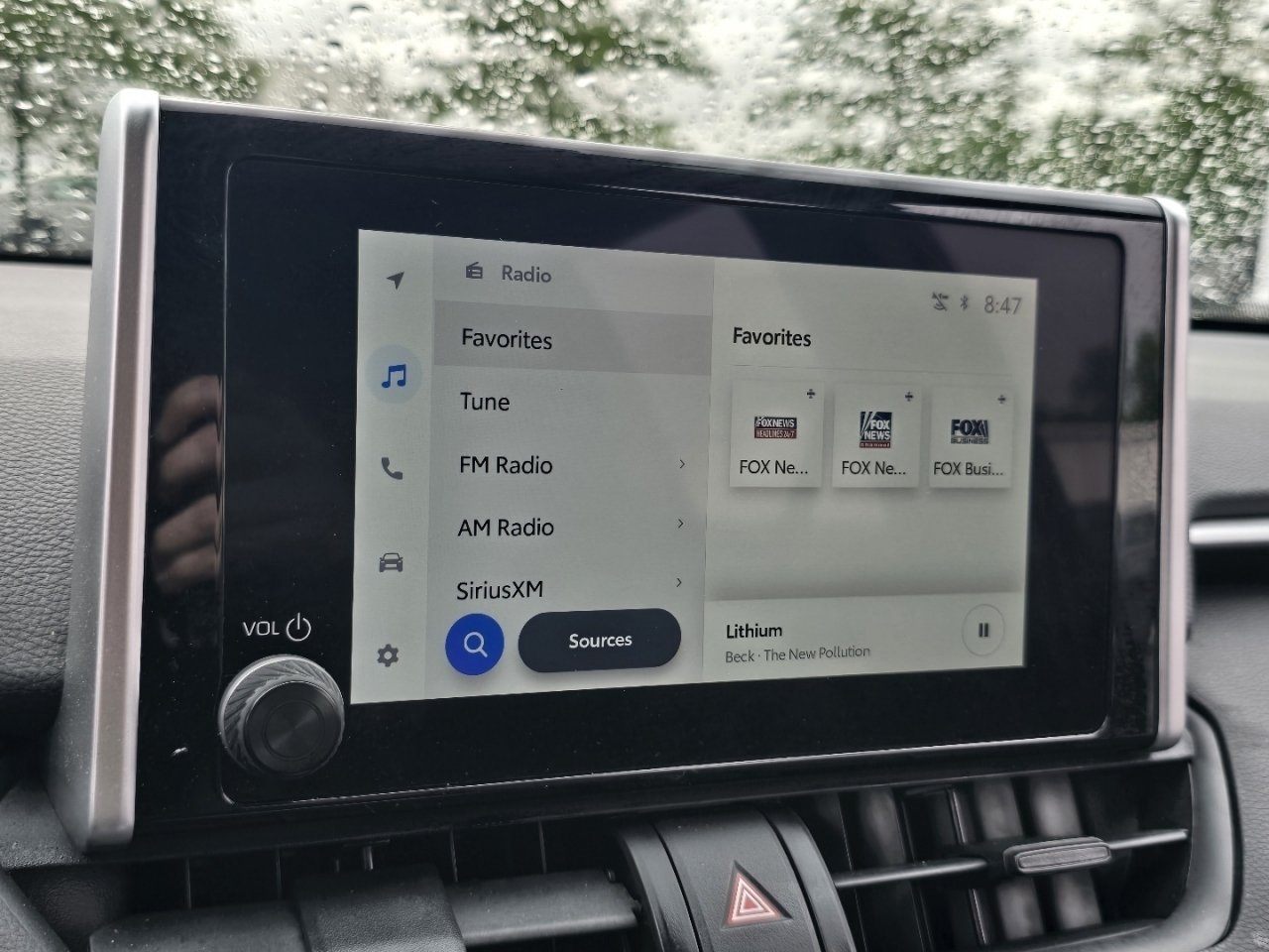 2025 Toyota RAV4 XLE - Photo 23