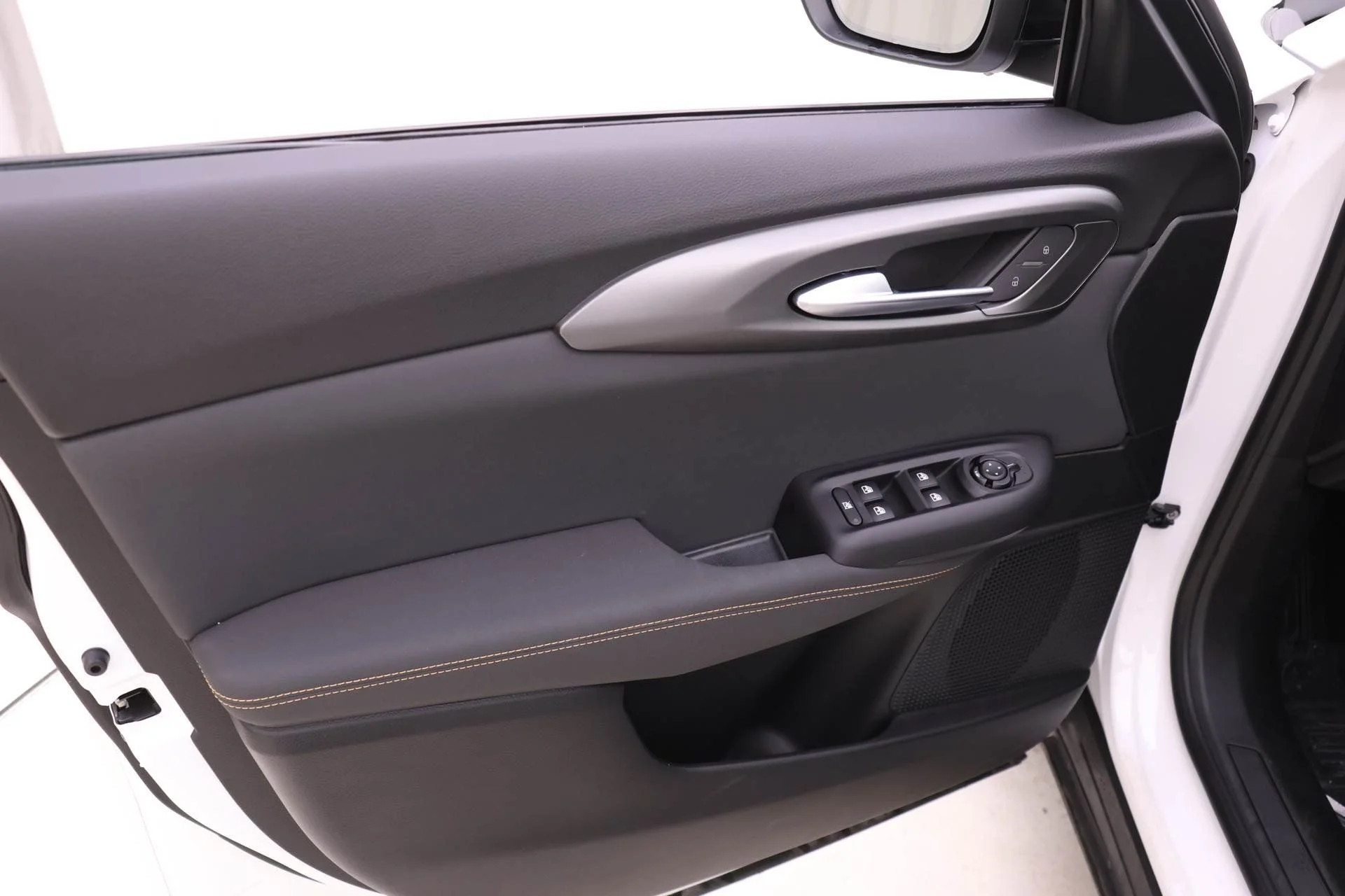 New 2025 Milano White Exterior Paint Alfa Romeo  image 10