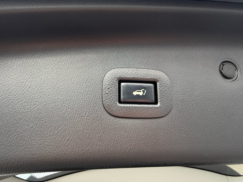 Used 2019 Super Black Nissan SL image 32