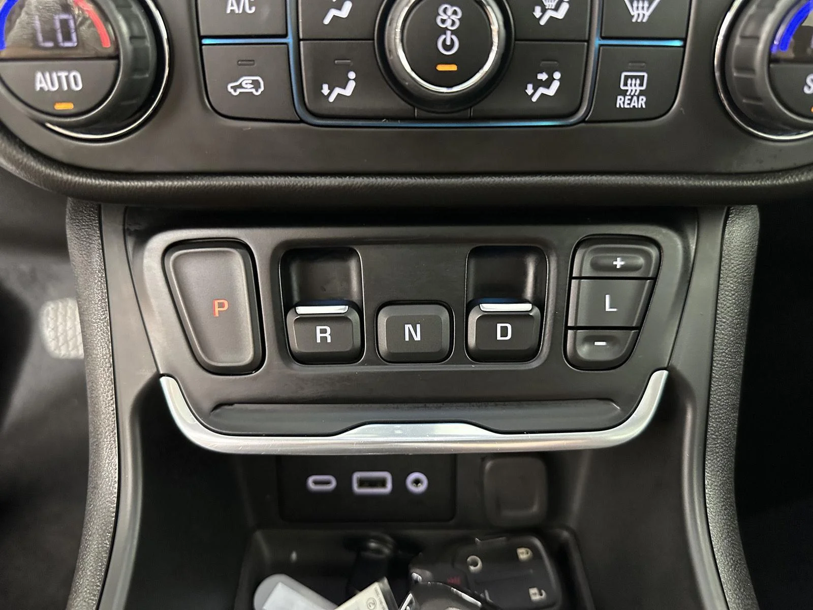 Used 2021 Blue Emerald Metallic GMC SLE image 24