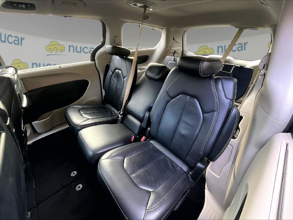 Used 2022 Ceramic Gray Clearcoat Chrysler Touring L image 15